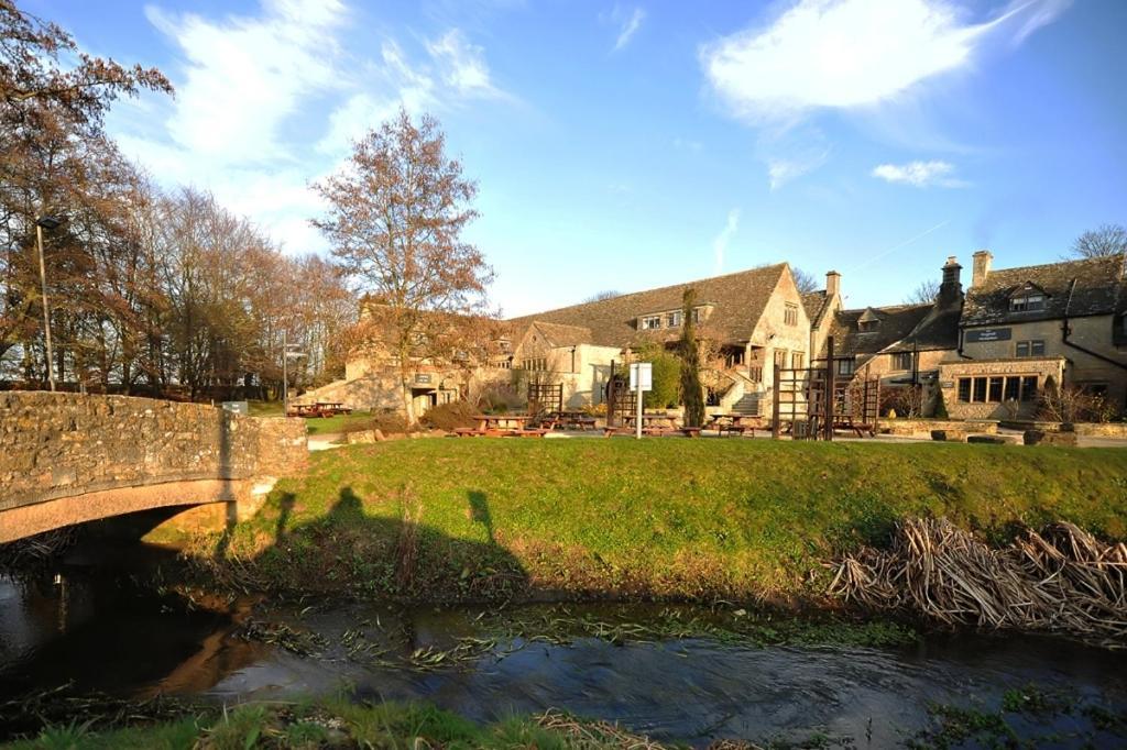 The Frogmill Hotel Shipton  Екстериор снимка